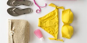 Cómo lavar un bikini blanco amarillento