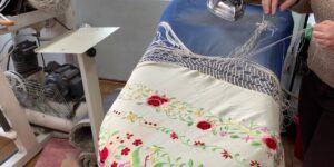 Cómo lavar un mantón de manila de seda antiguo